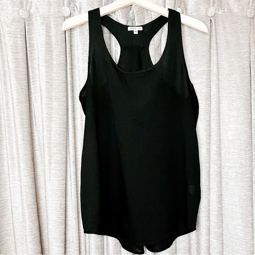 StyleMint Black Racerback Flowy Tank Top Size Medium